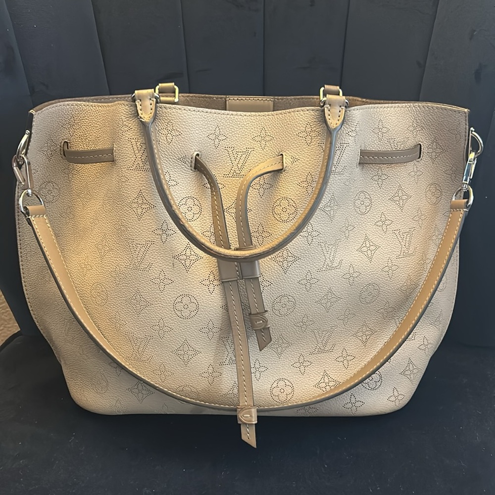 Louis Vuitton *Discontinued* Mahina Girolatta No Pouch